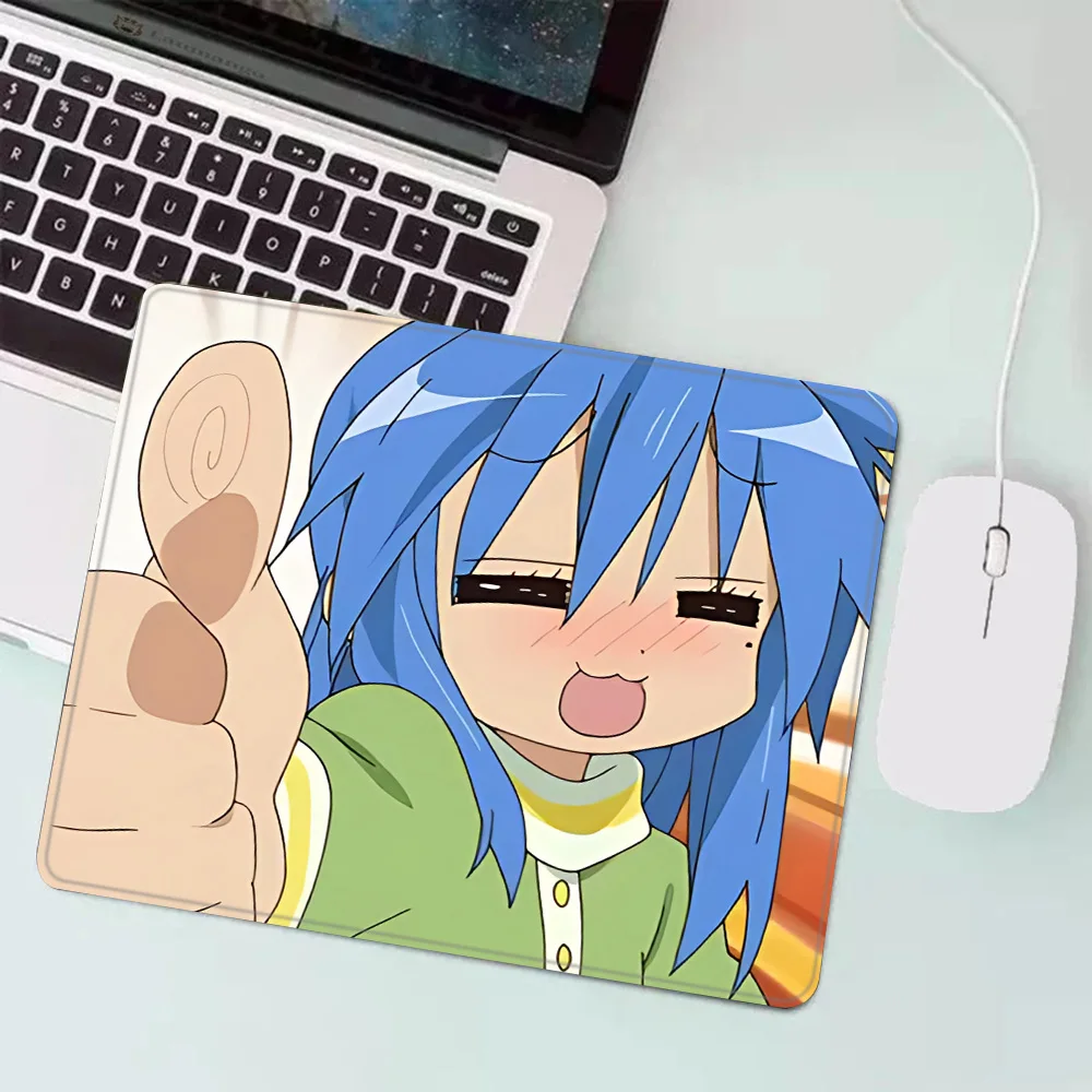 Lucky Star Konata Izumi Gaming - огляд і ціна Desk Setup Anime